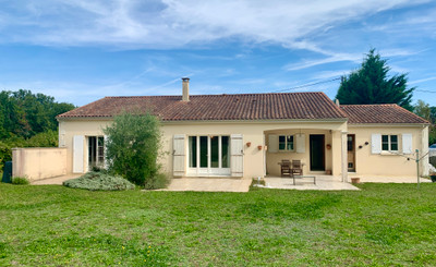 Maison à vendre à Clam, Charente-Maritime, Poitou-Charentes, avec Leggett Immobilier