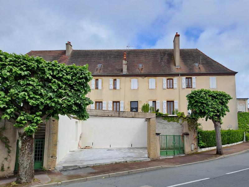 French property for sale in Bourbon-Lancy, Saône-et-Loire - €299,000 - photo 2
