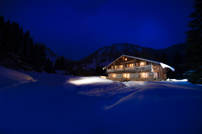 Ski property for sale in Morzine - €1,250,000 - photo 0