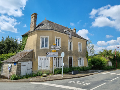 Maison à vendre à Saint-Paul-le-Gaultier, Sarthe, Pays de la Loire, avec Leggett Immobilier