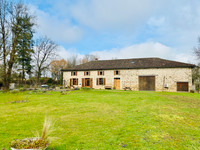 Maison à vendre à Saint-Quentin-sur-Charente, Charente - 497.500 € - photo 1
