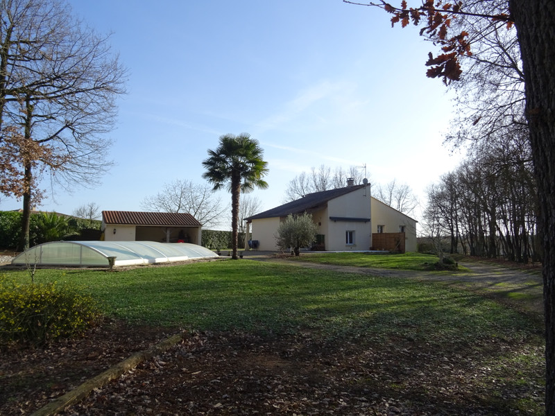 French property for sale in Jauldes, Charente - €280,900 - photo 3
