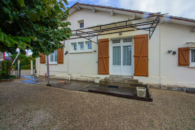 French property for sale in Balzac, Charente - €138,000 - photo 1