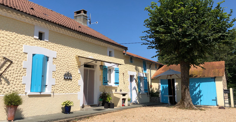 French property for sale in Chalais, Dordogne - €339,200 - photo 4