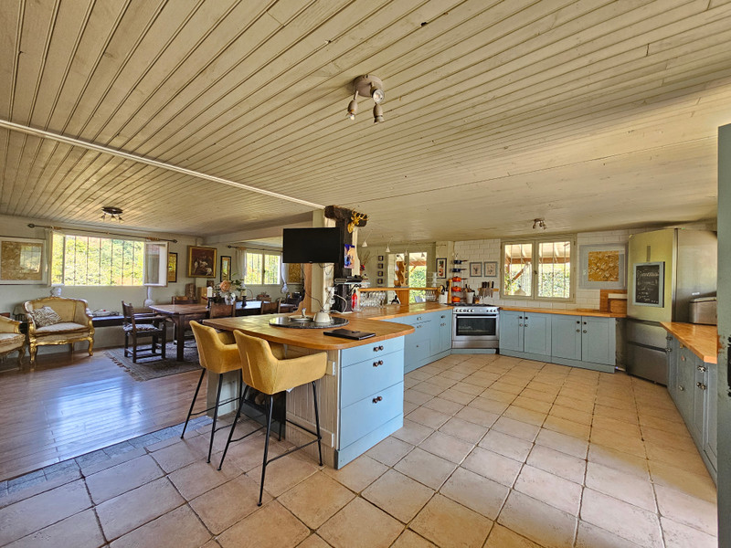 French property for sale in Saint-Pierre-le-Moûtier, Nièvre - €614,800 - photo 2