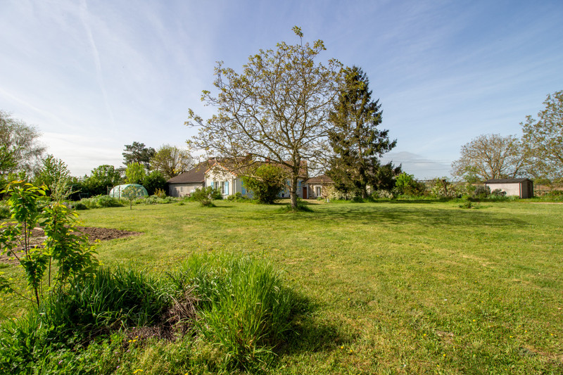 Propriété à vendre à Antogny-le-Tillac, Indre-et-Loire - photoAltPrice