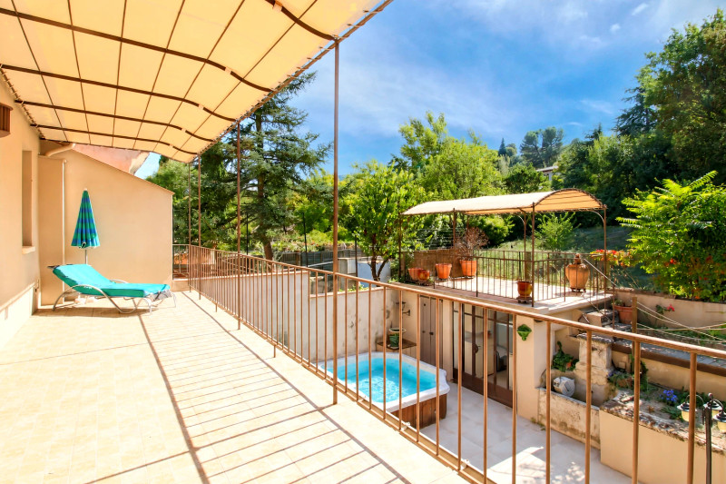 French property for sale in Apt, Vaucluse - €500,000 - photo 0