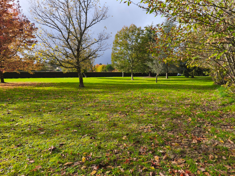 Terrain à vendre à Rougnac, Charente - 17.600 € - photo 1