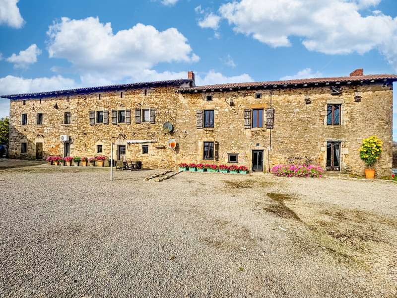 Maison à vendre à Vayres, Haute-Vienne - 319.930 € - photo 1