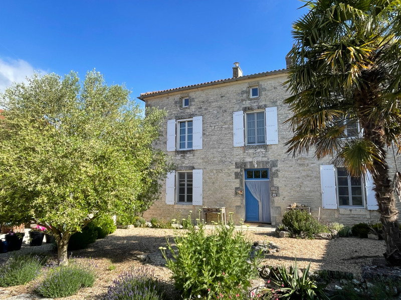 Maison à vendre à Marcillac-Lanville, Charente - 320.120 € - photo 1