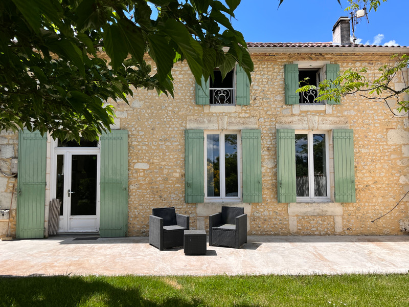 Maison à vendre à Chantillac, Charente - 286.000 € - photo 1
