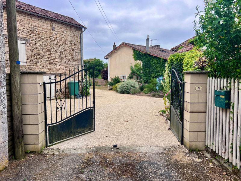 Maison à vendre à Voulême, Vienne - 251.450 € - photo 1
