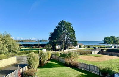 Paimpol. Exceptional Modern House Facing the Sea. 150m to the beach. Amazing sea view. Close to town centre.