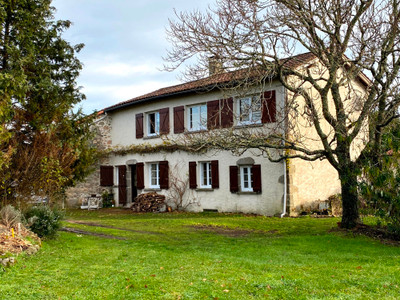 Maison à vendre à Saint-Estèphe, Dordogne, Aquitaine, avec Leggett Immobilier
