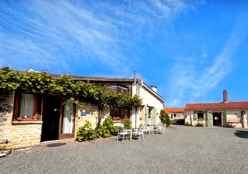 Propriété à vendre à Puyravault, Vendée - 690 000 €