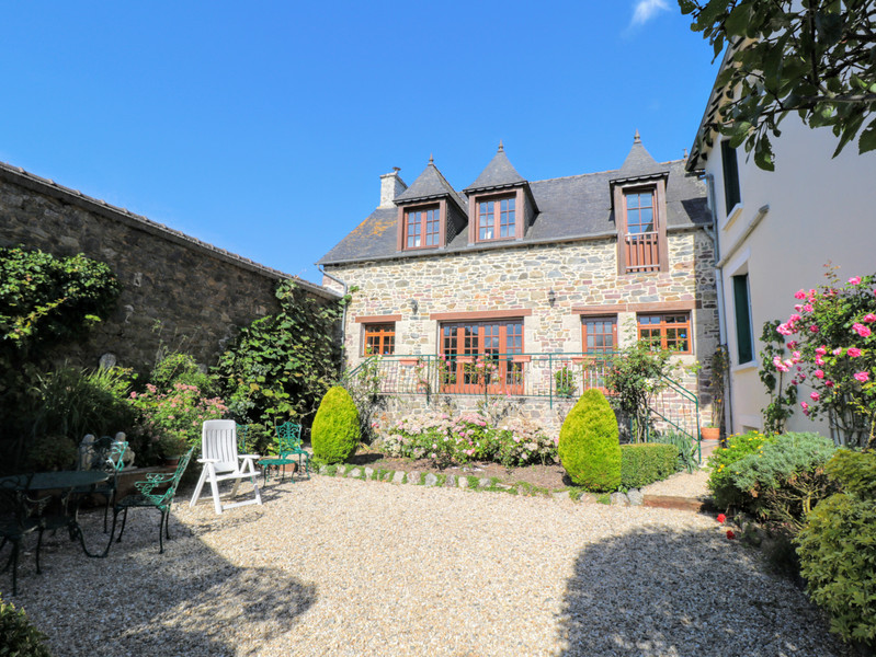 French property for sale in Pontrieux, Côtes-d'Armor - &#8364;299,600 - photo 2