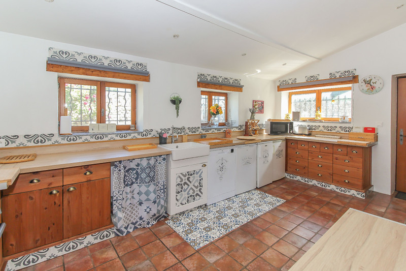 French property for sale in Salles, Deux-Sèvres - €224,300 - photo 1