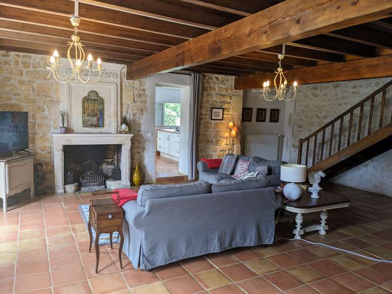 French property for sale in Bois, Charente-Maritime - €318,000 - photo 5