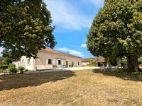 Propriété à vendre à Saint-Quentin-de-Chalais, Charente - 215 000 € - photo n°1