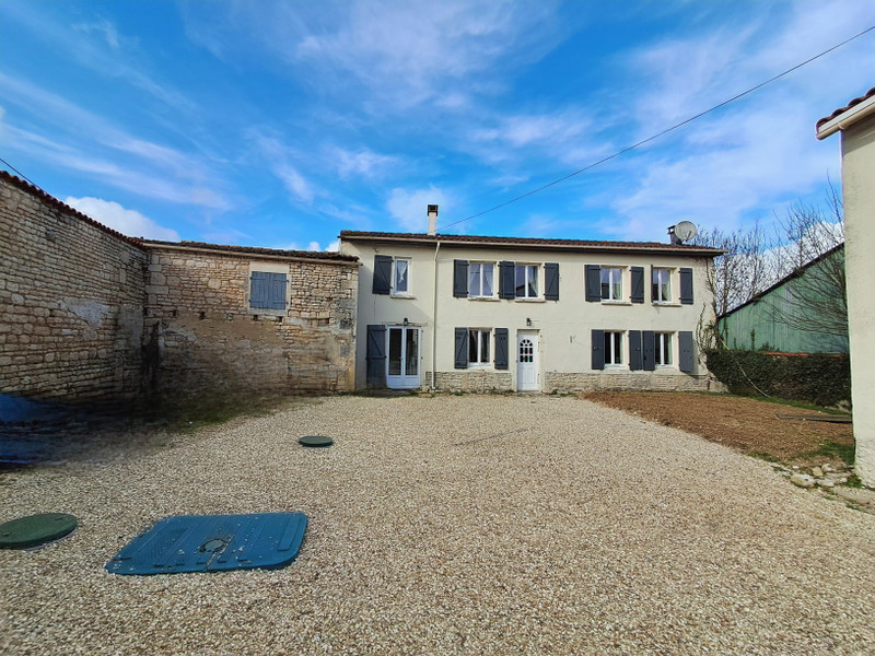 French property for sale in Bresdon, Charente-Maritime - €199,800 - photo 0