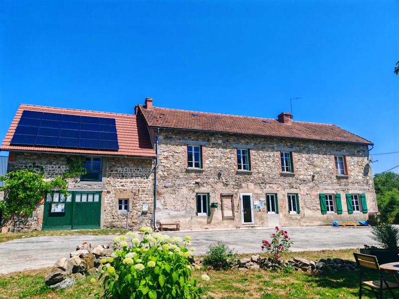 Maison à vendre à Saint-Priest-des-Champs, Puy-de-Dôme - 256.800 € - photo 1