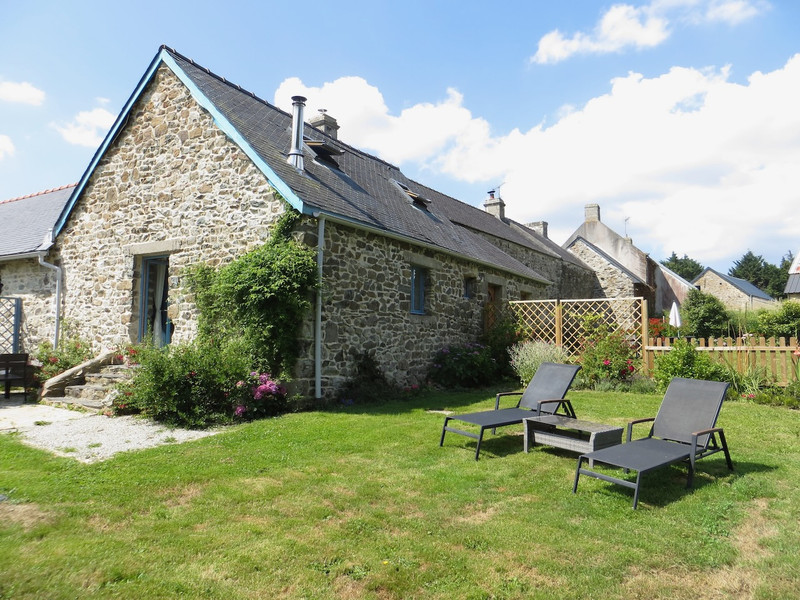 French property for sale in Plomodiern, Finistère - &#8364;899,940 - photo 2