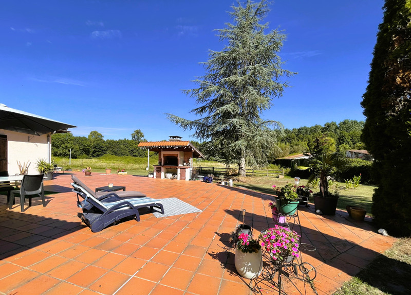French property for sale in Lansac, Gironde - photo 3