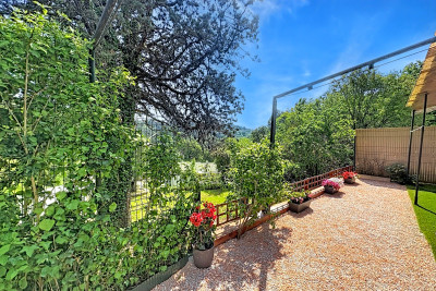 French property for sale in La Gaude, Alpes-Maritimes - €378,000 - photo 2