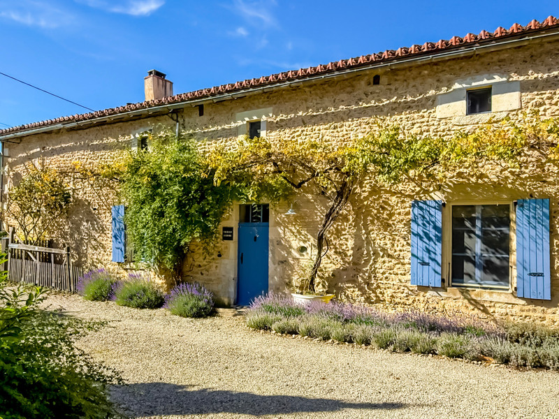 Propriété à vendre à La Chapelle-Bâton, Vienne - 272 850 €