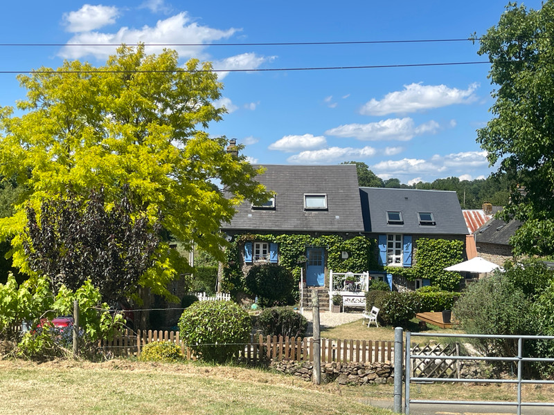 French property for sale in Chantrigné, Mayenne - €128,620 - photo 1