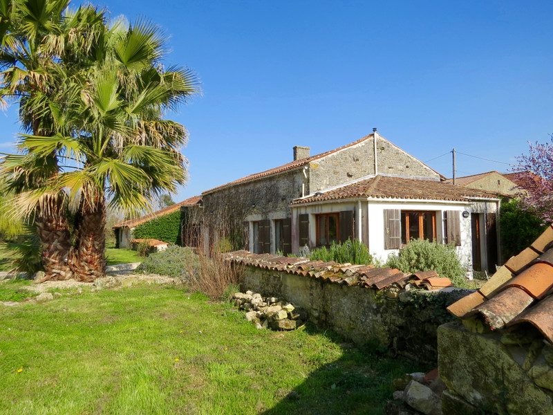 French property for sale in Saint-Savinien, Charente-Maritime - €499,900 - photo 6
