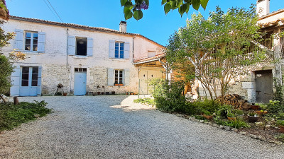 Maison à vendre à Champagne-et-Fontaine, Dordogne, Aquitaine, avec Leggett Immobilier