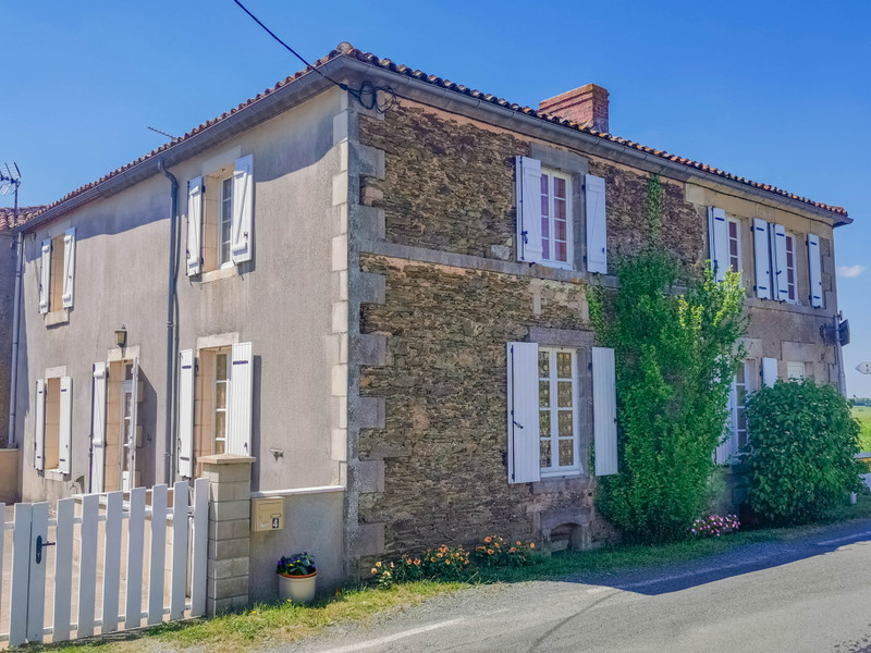 Maison à vendre à Mouilleron-Saint-Germain, Vendée - 145 000 € - photo 1