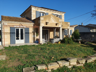 Maison à vendre à Jonquières-Saint-Vincent, Gard, Languedoc-Roussillon, avec Leggett Immobilier