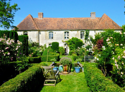 FOR SALE: Prestigious stud farm (14 ha)  in Normandy (total with lease 110ha) and its 280m² manor house