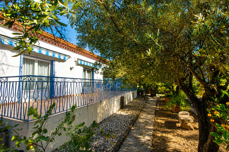 French property for sale in Saint-Paulet-de-Caisson, Gard - €449,000 - photo 1