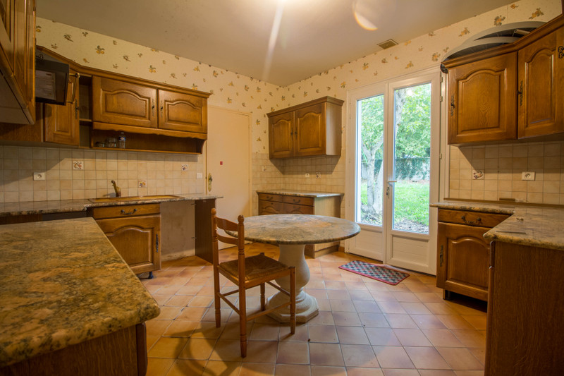 French property for sale in Angoulême, Charente - €182,500 - photo 2