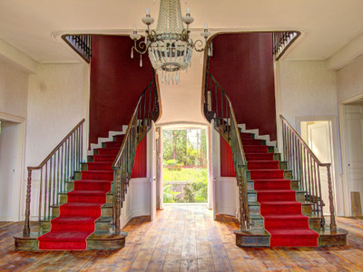 ELEGANT 19th-CENTURY HILLTOP CHÂTEAU + 10 ACRES + POOL & TENNIS + IDEAL CHIC HOTEL/B&B/EVENTS/CORPORATE HQ...