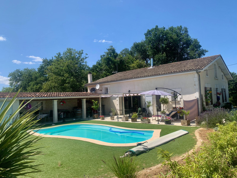 Maison à vendre à Ménesplet, Dordogne - 328.600 € - photo 1