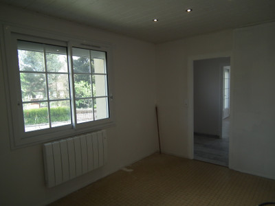 French property for sale in Auzances, Creuse - €129,900 - photo 7
