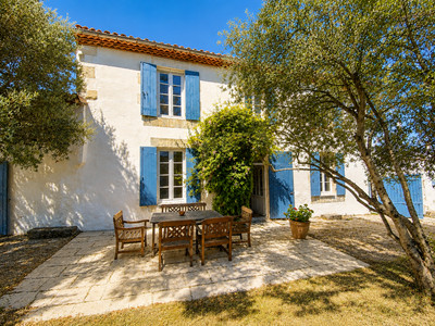 Maison à vendre à Mortagne-sur-Gironde, Charente-Maritime, Poitou-Charentes, avec Leggett Immobilier
