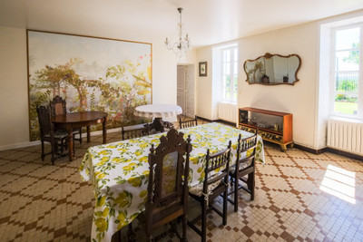 French property for sale in Saint-Jean-d'Angély, Charente-Maritime - €328,600 - photo 2