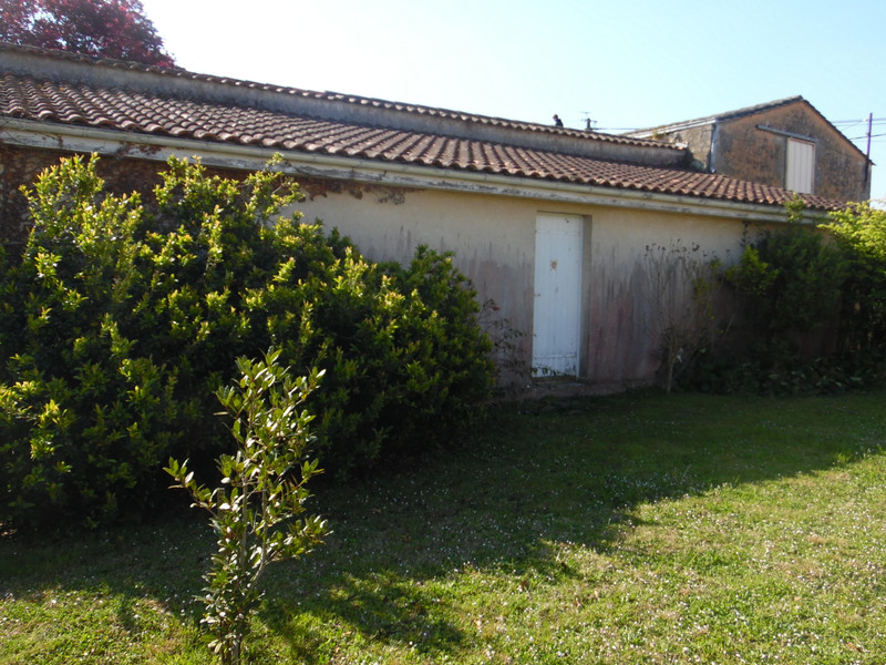 French property for sale in Bourg, Gironde - &#8364;452,000 - photo 4