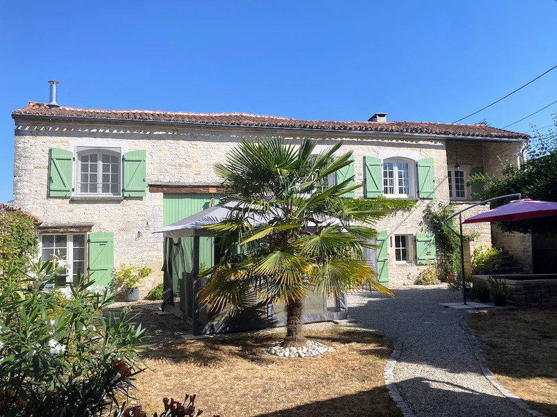 Maison à vendre à Nanclars, Charente - 394.850 € - photo 1
