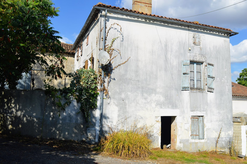 French property for sale in Aunac-sur-Charente, Charente - €46,600 - photo 4