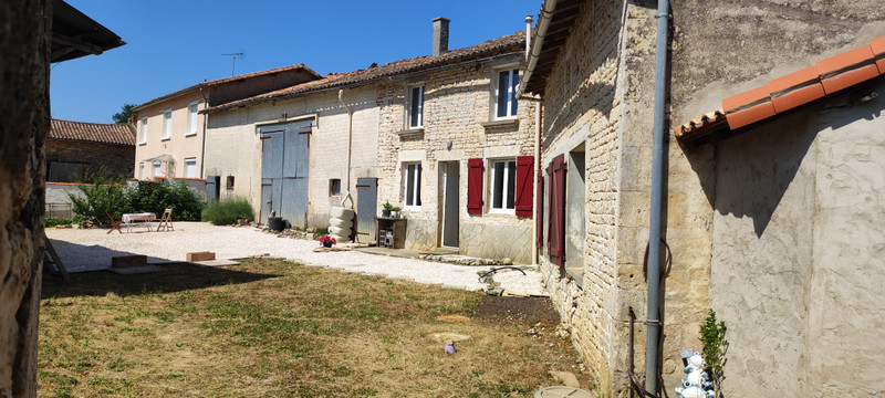 French property for sale in Lorigné, Deux-Sèvres - €136,250 - photo 0
