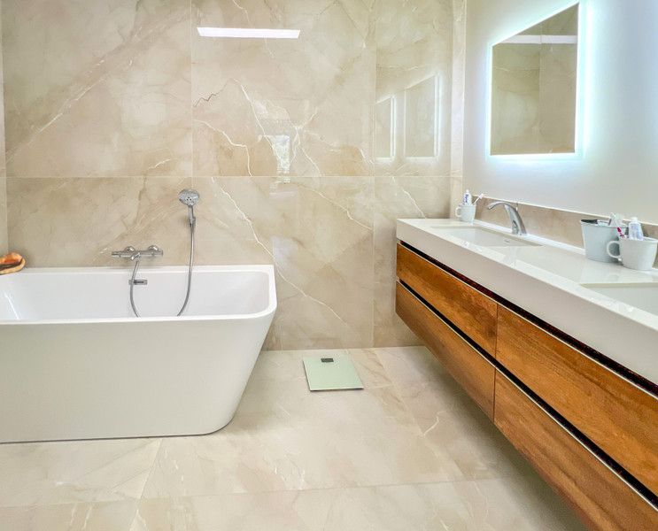 French property for sale in Cannes, Alpes-Maritimes - €1,276,600 - photo 4