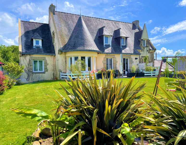 French property for sale in Loudéac, Côtes-d'Armor - €398,900 - photo 0