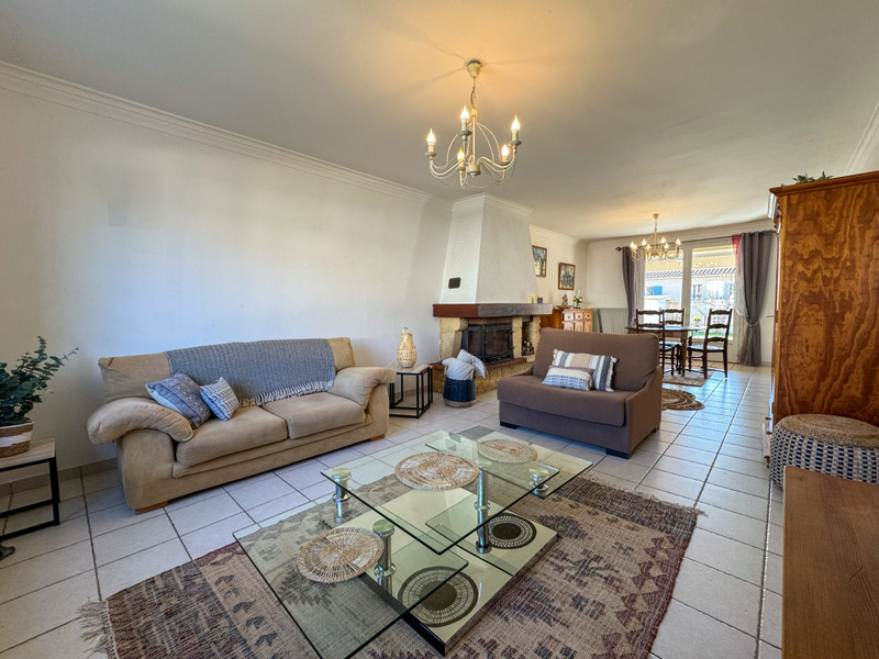 French property for sale in Cavaillon, Vaucluse - €314,000 - photo 2