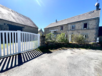 Maison à vendre à Fursac, Creuse - 267.500 € - photo 1